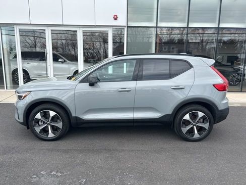 Certified 2025 Volvo XC40 B5 Plus image 2