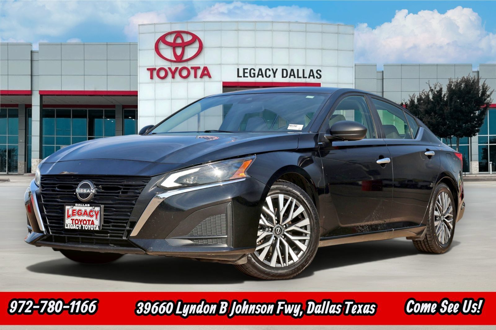 Used 2024 Nissan Altima 2.5 SV FWD image 1