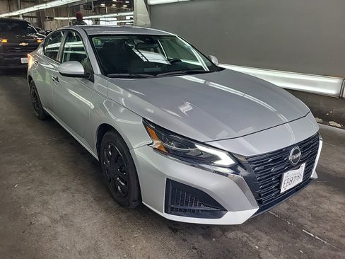 Used 2023 Nissan Altima 2.5 S FWD image 4