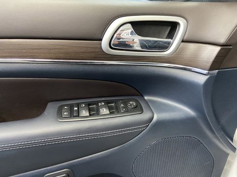 Used 2015 Jeep Grand Cherokee Overland image 12