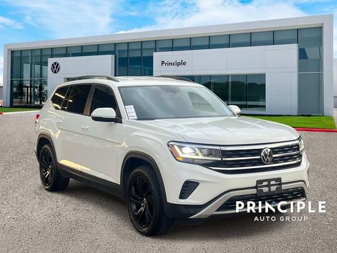 Used 2023 Volkswagen Atlas SE w/ Black Wheel Package FWD image 3