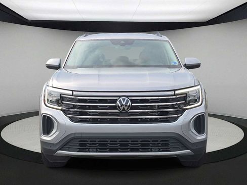 Used 2024 Volkswagen Atlas SE w/ Black Wheel Package AWD/4WD image 3