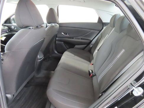 Used 2023 Hyundai Elantra SEL FWD image 27