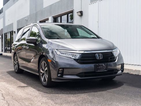 Used 2023 Honda Odyssey Touring image 3