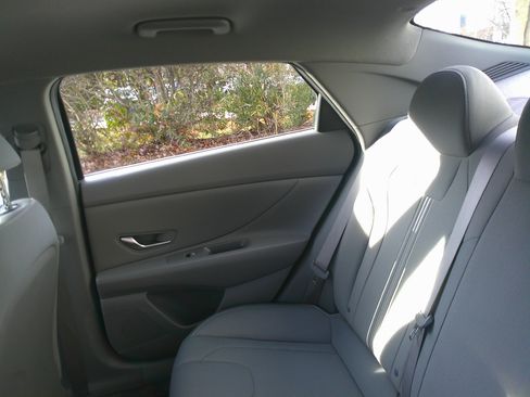 Used 2023 Hyundai Elantra SEL w/ Convenience Package image 29