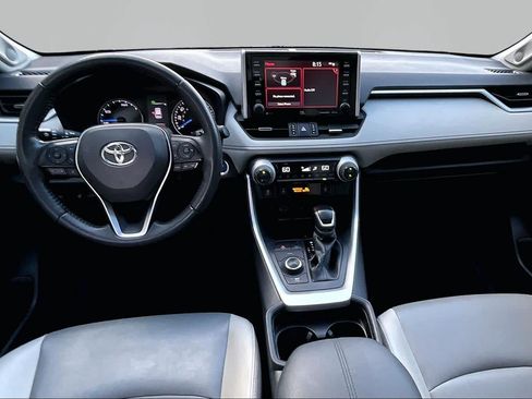 Used 2021 Toyota RAV4 XLE Premium AWD/4WD image 16