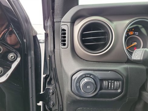 Used 2020 Jeep Wrangler Sport image 22