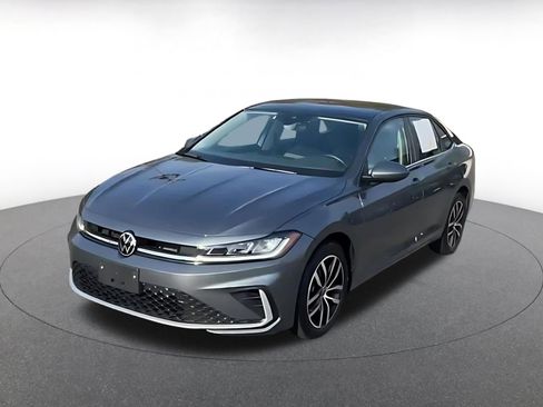 Used 2025 Volkswagen Jetta SE image 8