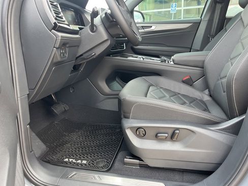 New 2025 Volkswagen Atlas Cross Sport SE image 7
