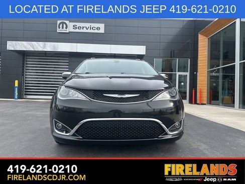 Used 2020 Chrysler Pacifica Limited image 2