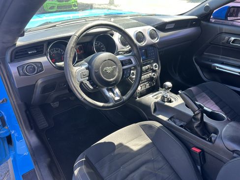 Used 2017 Ford Mustang GT RWD image 12