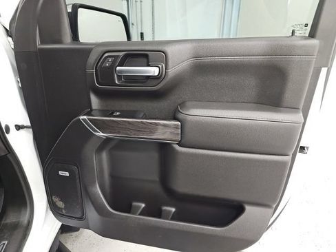 Used 2020 Chevrolet Silverado 1500 LTZ AWD/4WD image 35