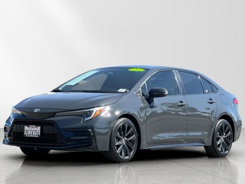 Used 2023 Toyota Corolla SE w/ SE Package image 8