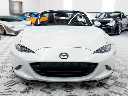 Used 2019 MAZDA MX-5 Miata Grand Touring w/ GT-S Package RWD image 9