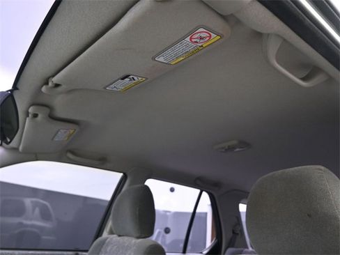 Used 2000 Isuzu Rodeo S image 2