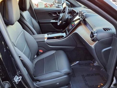 Used 2025 Mercedes-Benz GLC 300 image 16