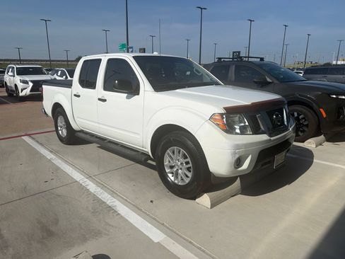 Used 2016 Nissan Frontier SV w/ SV Value Truck Package RWD image 3