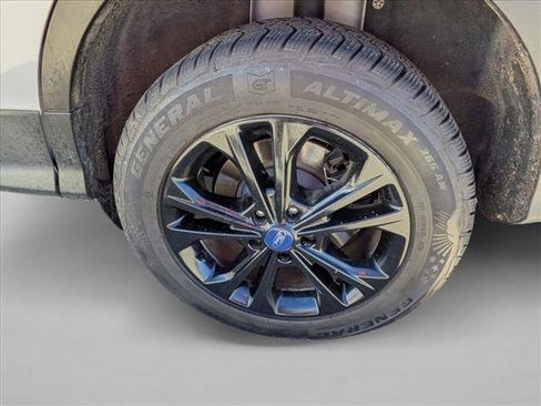 Used 2018 Ford Escape SE image 9