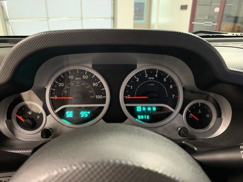 Used 2009 Jeep Wrangler Unlimited Sahara AWD/4WD image 17