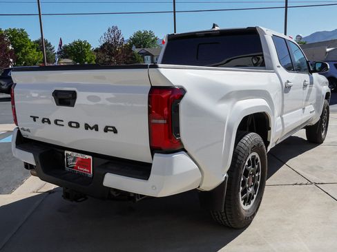 Used 2024 Toyota Tacoma SR5 AWD/4WD image 8