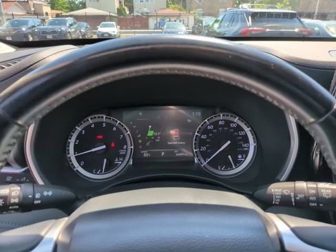 Used 2022 Toyota Highlander XLE AWD/4WD image 23