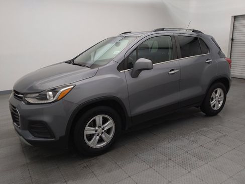 Used 2019 Chevrolet Trax LT w/ LT Convenience Package image 2