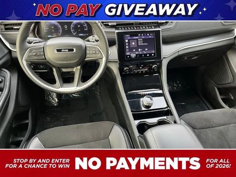 Used 2023 Jeep Grand Cherokee Altitude image 11