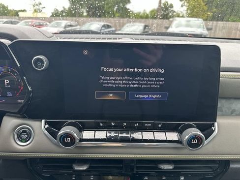 Used 2024 Chevrolet Colorado ZR2 w/ Technology Package AWD/4WD image 11