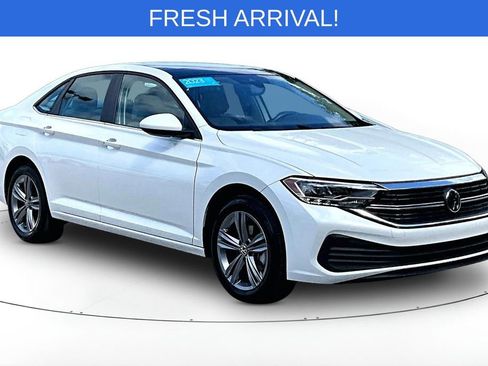 Certified 2023 Volkswagen Jetta SE w/ Panoramic Sunroof Package image 1