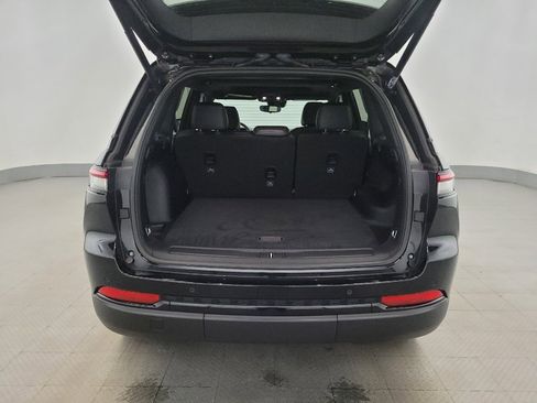 Used 2023 Jeep Grand Cherokee Altitude image 29