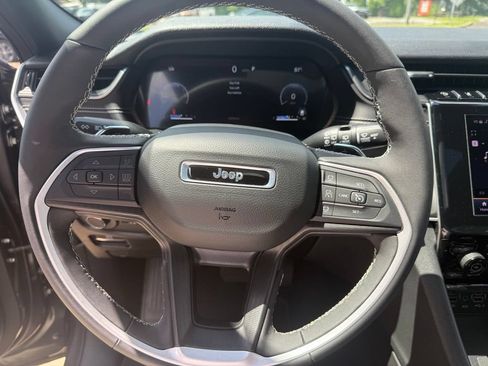 Used 2025 Jeep Grand Cherokee Laredo X w/ Luxury Tech Group I AWD/4WD image 27