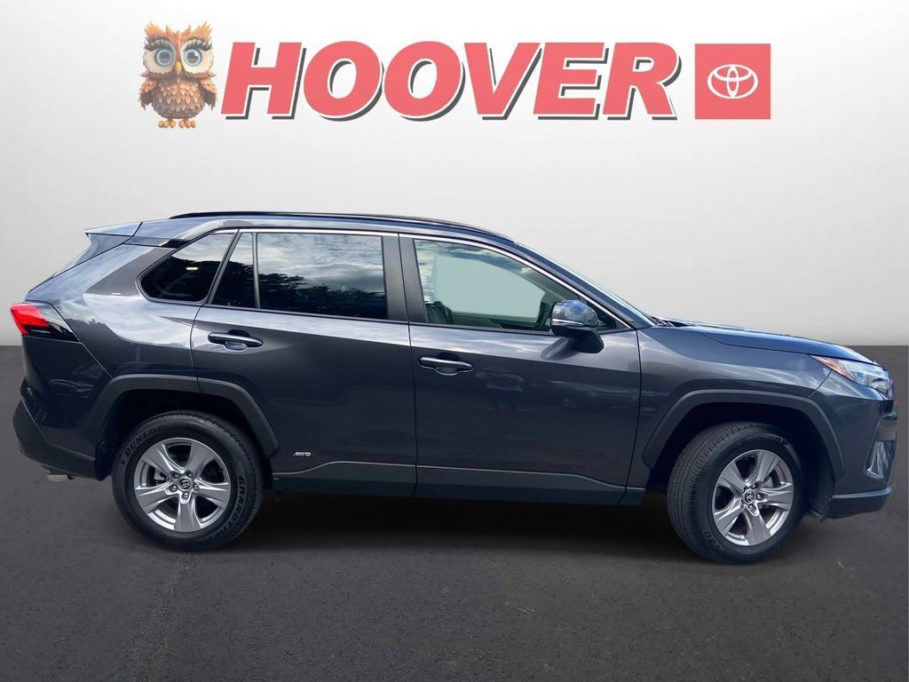 Used 2025 Toyota RAV4 XLE AWD/4WD image 2