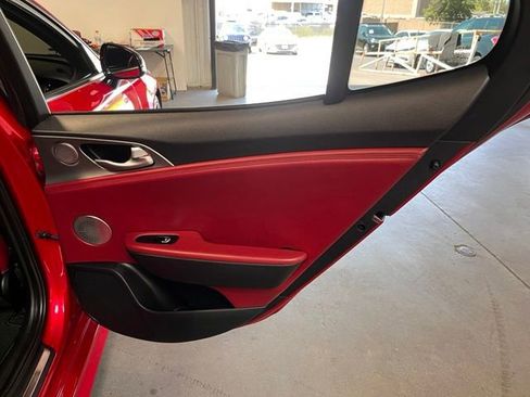 Used 2018 Kia Stinger GT1 RWD image 15