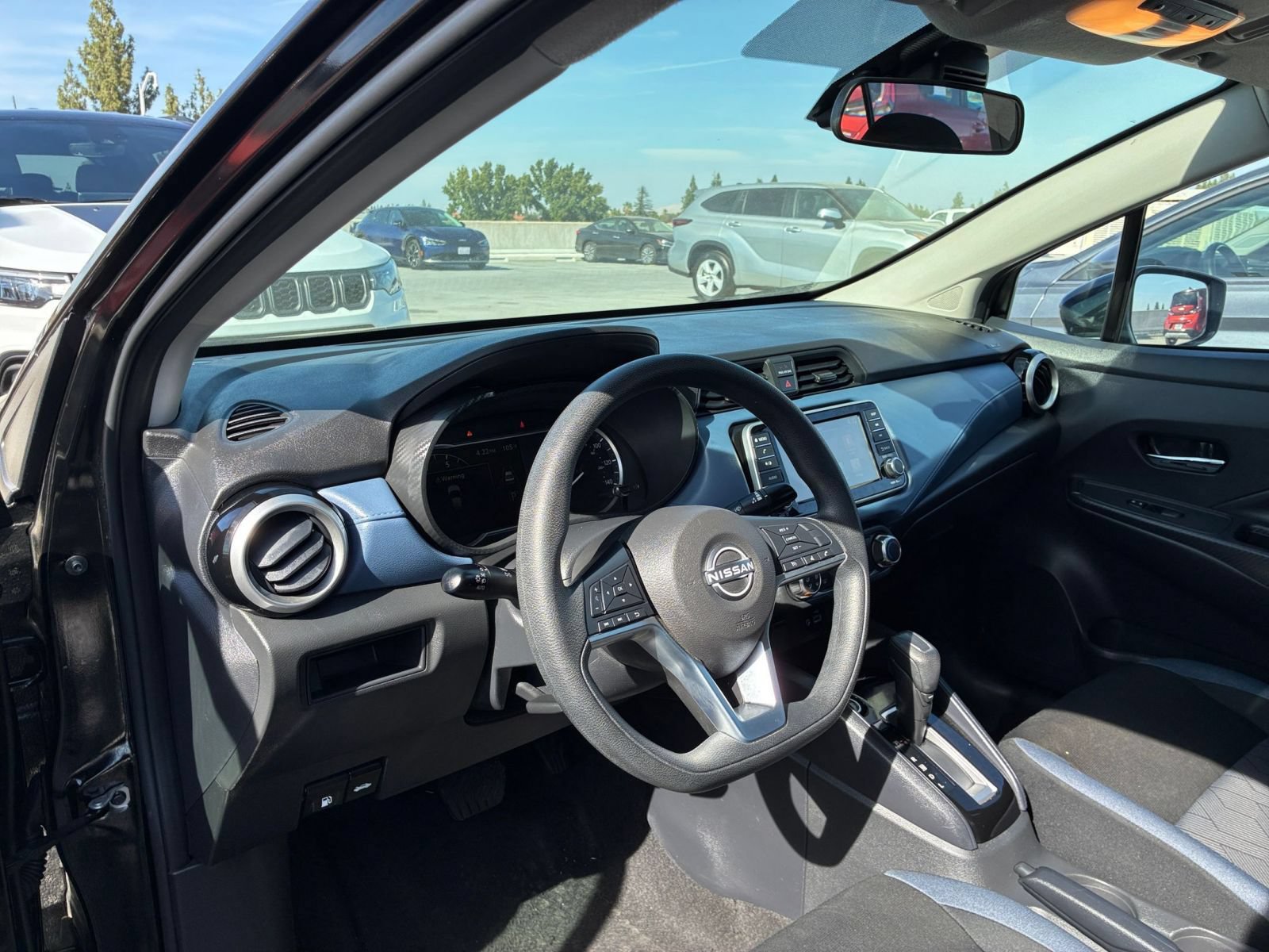 Used 2025 Nissan Versa SV FWD image 31