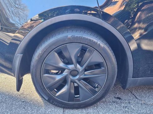 Used 2024 Tesla Model Y Long Range AWD/4WD image 16