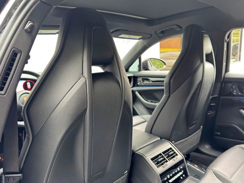 Used 2025 Porsche Panamera image 42