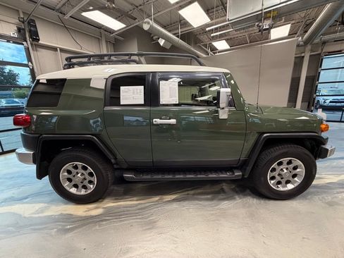 Used 2012 Toyota FJ Cruiser 4WD w/ Upgrade Pkg image 32