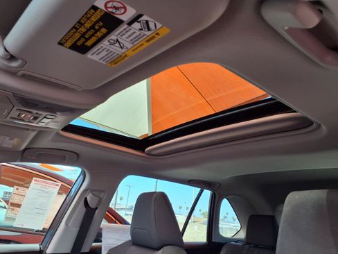 Used 2021 Toyota RAV4 XLE w/ Convenience Package FWD image 18