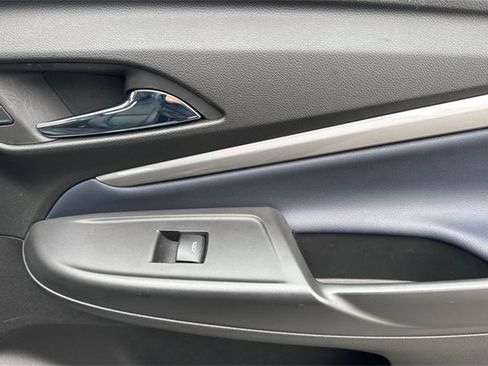 Used 2022 Chevrolet Bolt EUV LT w/ Convenience Package image 21