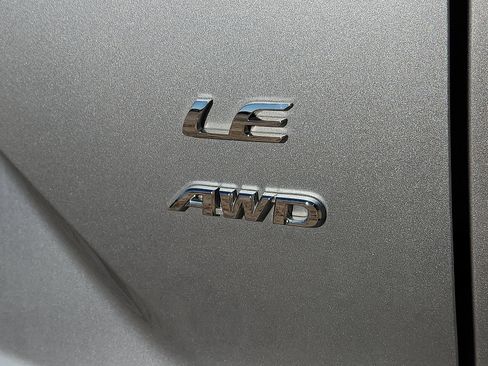 Used 2022 Toyota Corolla Cross LE image 9