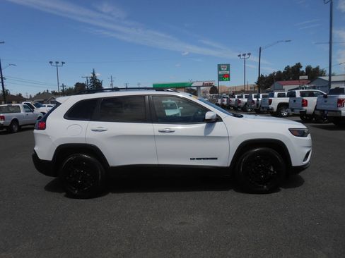 Used 2020 Jeep Cherokee Latitude Plus AWD/4WD image 2