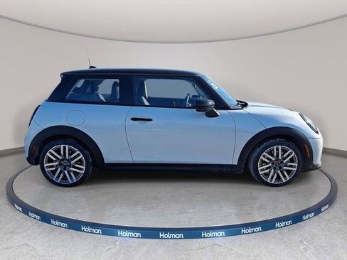 Used 2025 MINI Cooper 2-Door Hardtop image 5