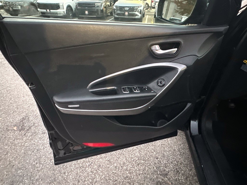Used 2016 Hyundai Santa Fe SE w/ Option Group 02 AWD/4WD image 8