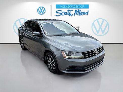 Used 2017 Volkswagen Jetta SE FWD image 1