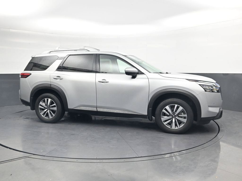 Certified 2025 Nissan Pathfinder SL FWD image 4