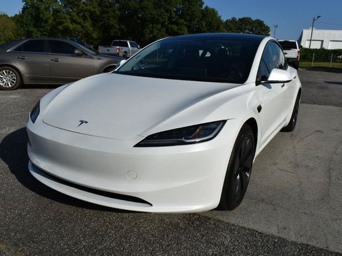 Used 2025 Tesla Model 3 Long Range AWD/4WD image 2