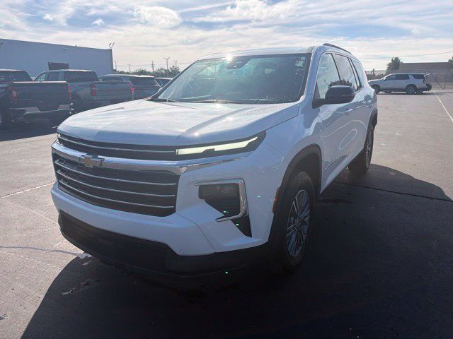 Certified 2025 Chevrolet Traverse LT FWD image 2