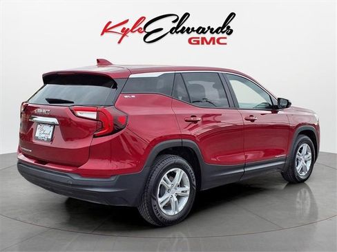 Used 2023 GMC Terrain SLE image 5
