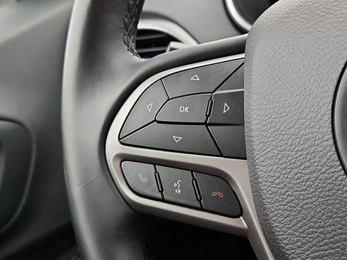 Used 2019 Jeep Cherokee Latitude Plus image 28