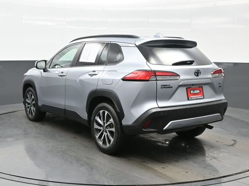 Used 2022 Toyota Corolla Cross XLE image 4